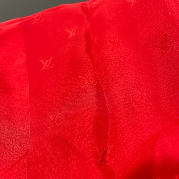 Louis Vuitton 100% Silk Scarf Monogram Red (C72960) - Picture 4 of 4